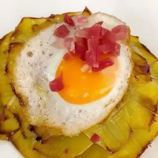 FLOR DE ALCACHOFA CON JAMÓN Y ACEITE TRUFADO