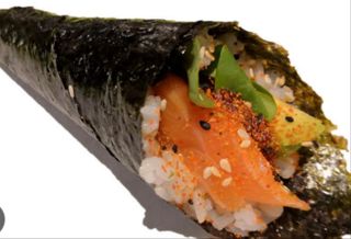 Temaki salmón picante