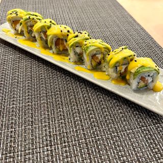 Salmone fritto, Philadelphia, mango, guarniti con salmone scottato,