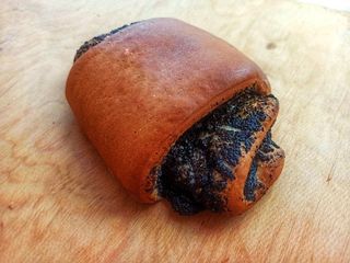 БУЛОЧКА з маком