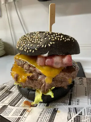 Hamburguesa Mondino's + bebida