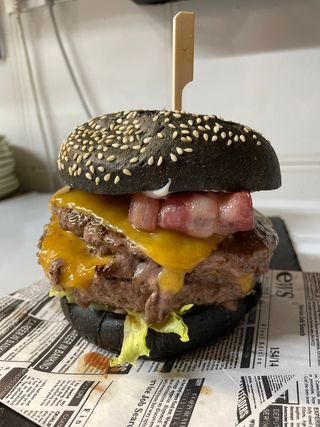 Hamburguesa Mondino's + bebida