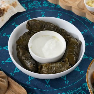 ტოლმა ვაზის ფოთოლში