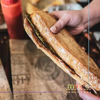 Bocadillo De Lomo, Huevo Y Bacon