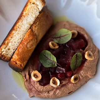 Паштет з журавлиною та фундуком 