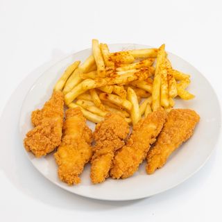 Tiras de pollo crujiente con patatas fritas