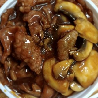 ternera con champiñones