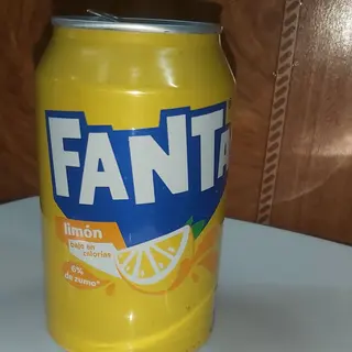 Fanta Limón lata 330ml.