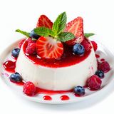 Пана кота със сезонни плодове (150г)