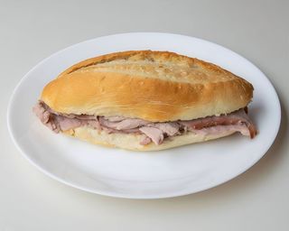 Pulga De Pata De Cerdo Con Queso Tierno