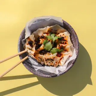 STEAMED PORK AND PRAWN DUMPLINGS 