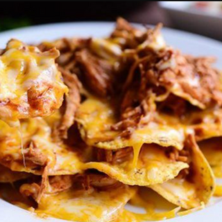 Nachos con Cochinita Pibil XXLarge