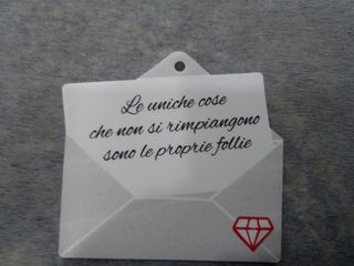 busta di materiale rigido con scritta no. 5