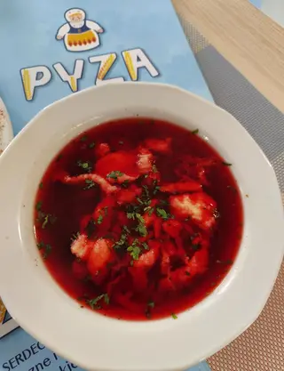 Barszcz czerwony z uszkami 