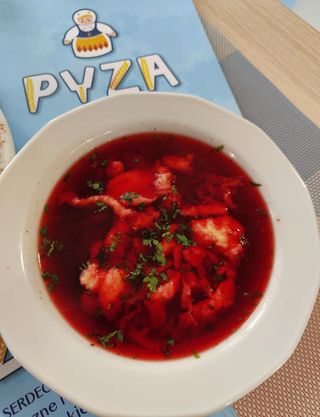 Barszcz czerwony z uszkami 