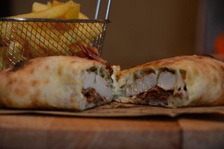 Zapečena grilos piletina u tijestu