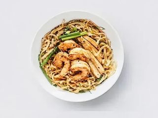 Рисова локшина з креветками та куркою