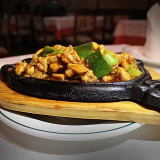 Cerdo con puerros a la plancha