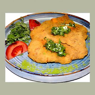 Snitel urias cu salata mix