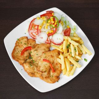 Suprema de pollo con ensalada