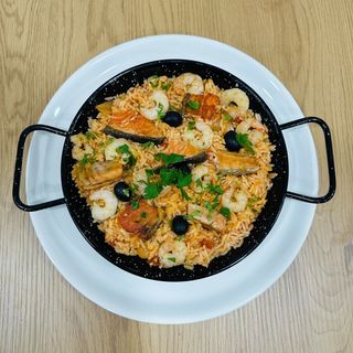 Paella de salmão e Camarão