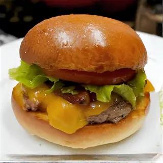 Panino hamburger manzo, patatine e lattina