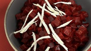 SALATA DE SFECLA ROSIE