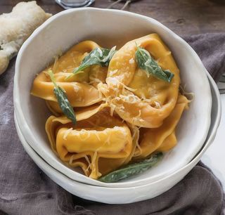 Tortelloni ricotta e spinaci, burro e salvia
