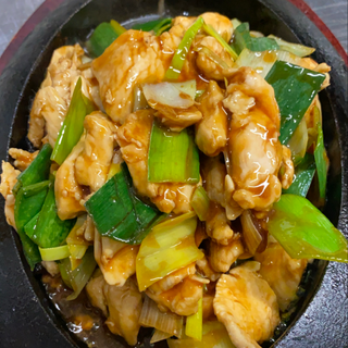 101. Pollo Sobre Bandeja Quemada