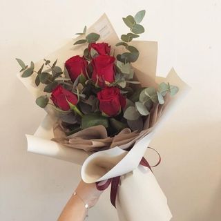 Buchet 5 trandafiri rosii