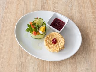 Camembert w sezamie z żurawiną