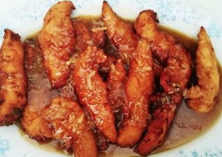 Pollo con salsa de ajos