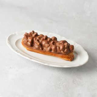 Ореховый эклер