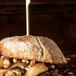 Blue Cheese And Confit Pears & Wallnuts