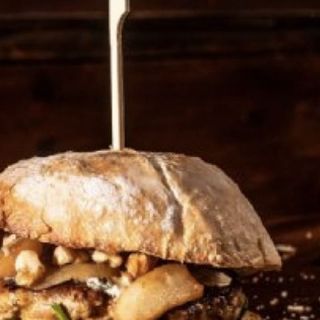 Blue Cheese And Confit Pears & Wallnuts