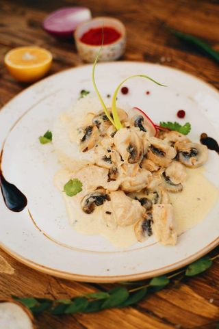 Курица с грибами в сливочном соусе 