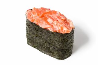 Гункан з лососем спайсі 40г