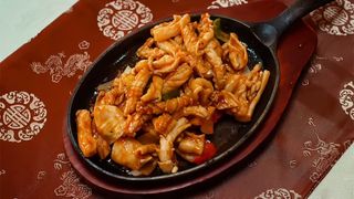 Кальмары на шипящей сковороде