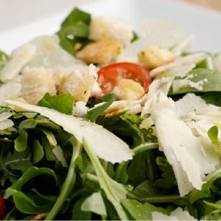 Ensalada Rucula con Parmigiano