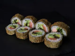 Roll w tempurze z lososiem i awokado (8 szt.) (297 гg)