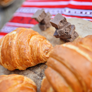 Croissant cu unt