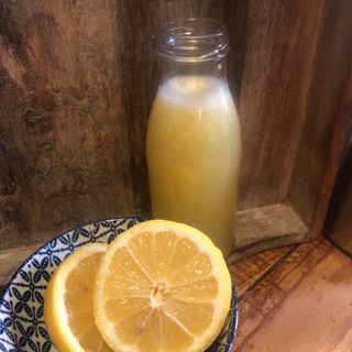 Zumo de limón 100% natural