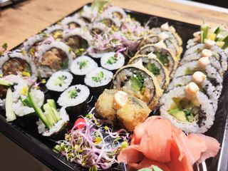 Zestaw mieszany - z surowym i  smażonym łososiem - 30 kawałków