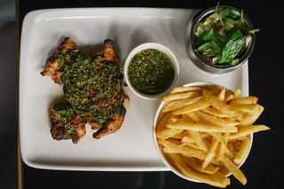 Cocosel cu salata de ierburi