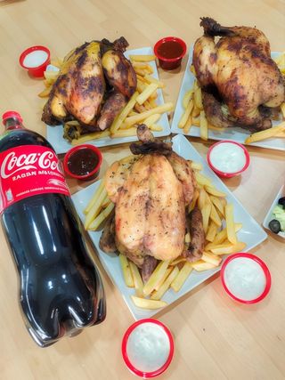 2 Pollo A L'Ast Entero Con Ensalada Mixta Y Bebida