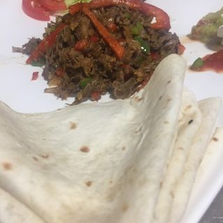 Fajitas De Cerdo Con Salsa Roja