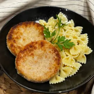 Chicken cutlets with pasta