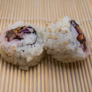 Uramaki 02 Setas Alcachofa y Cebolla frita