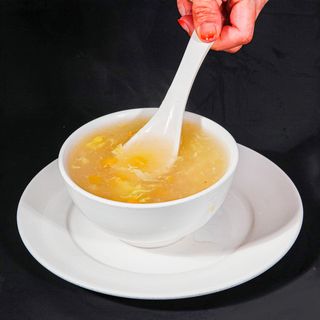 Zuppa di mais con pollo