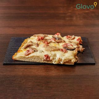 Pizza salsiccia, funghi e zola